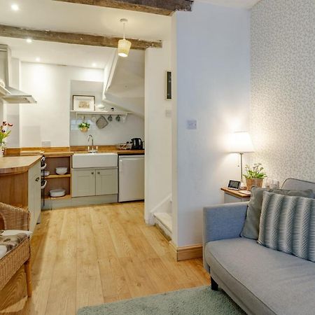 The Shoe Box Cottage With Allocated Parking Malmesbury Dış mekan fotoğraf