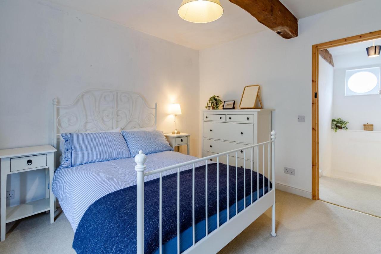 The Shoe Box Cottage With Allocated Parking Malmesbury Dış mekan fotoğraf