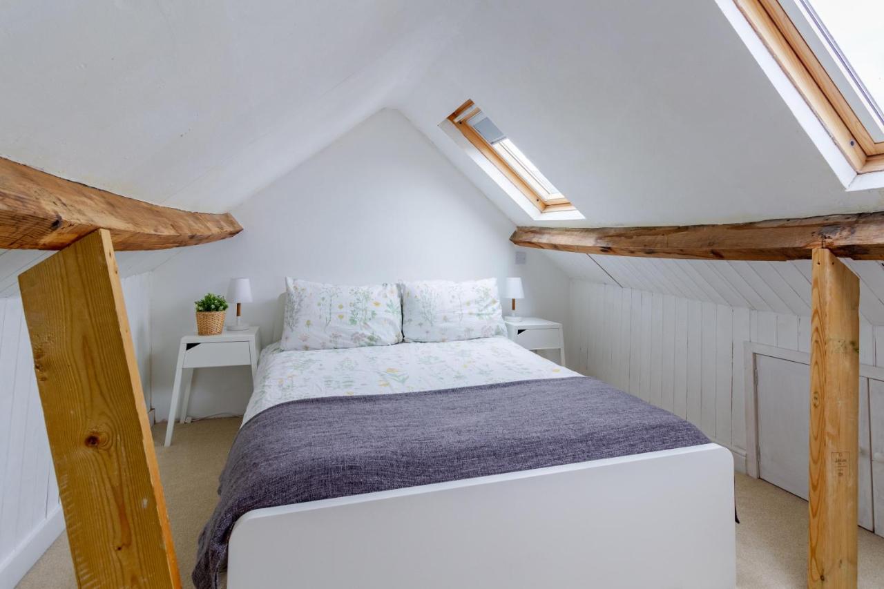 The Shoe Box Cottage With Allocated Parking Malmesbury Dış mekan fotoğraf