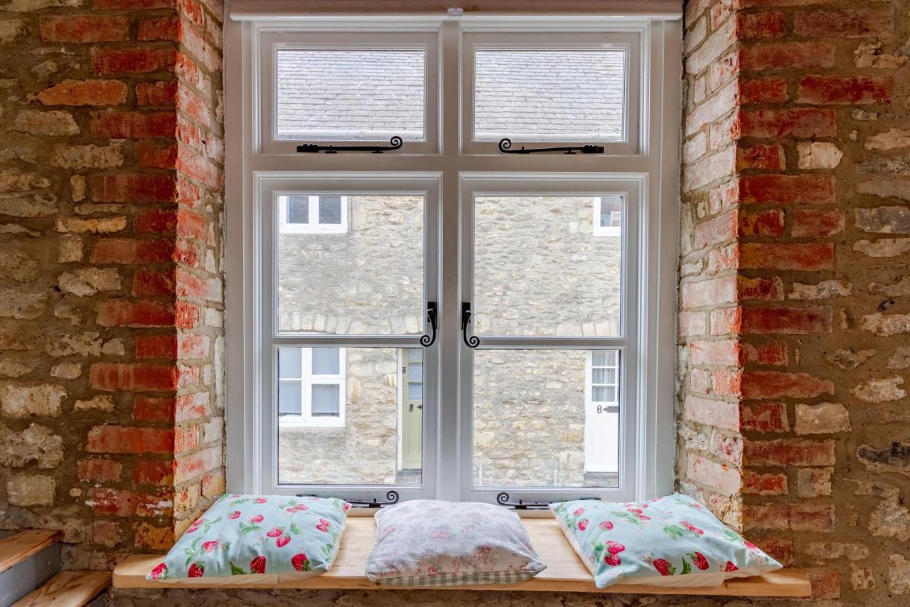 The Shoe Box Cottage With Allocated Parking Malmesbury Dış mekan fotoğraf