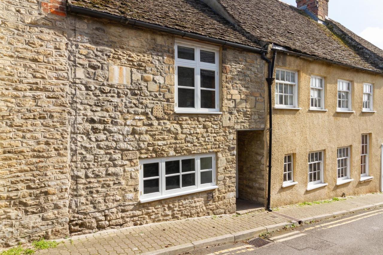 The Shoe Box Cottage With Allocated Parking Malmesbury Dış mekan fotoğraf